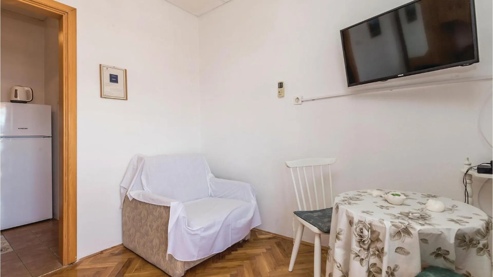 1 Bedroom Nice Apartment In Dinjiska
